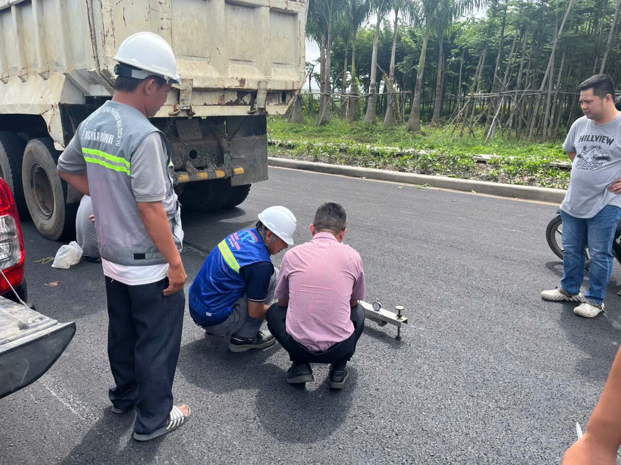 Kiểm tra mặt đường